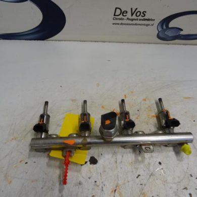 Peugeot 208  Injektor (Benzineinspritzung) 5FU 2013 1984H5