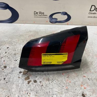 Peugeot 5008 1.2 12V e-THP PureTech 130 Achterlicht rechts 2018 9811027780