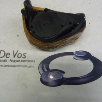 Citroen C2 1.6 16V VTR Rear seatbelt, left 2003 8974S4