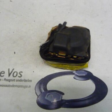 Peugeot 205 1.6 Autom. Rear seatbelt, left 1989 8971SC