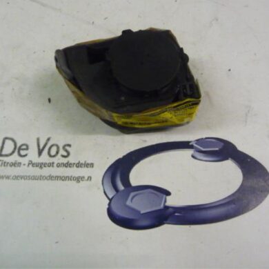 Citroen C5 2.0 16V Rear seatbelt, left 2001 8974KE