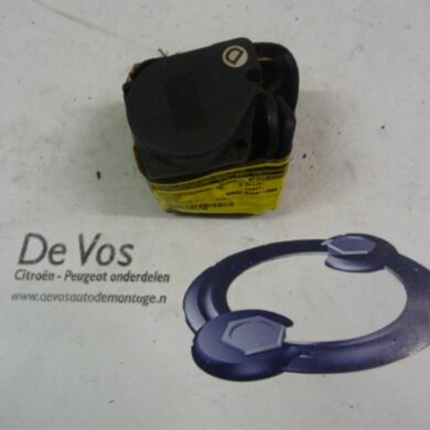 Citroen Xantia 2.0i 16V Rear seatbelt, right 1995 8972V3