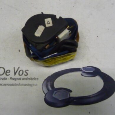 Citroen Saxo 1.1i X,SX Rear seatbelt, right 2002 8973XP