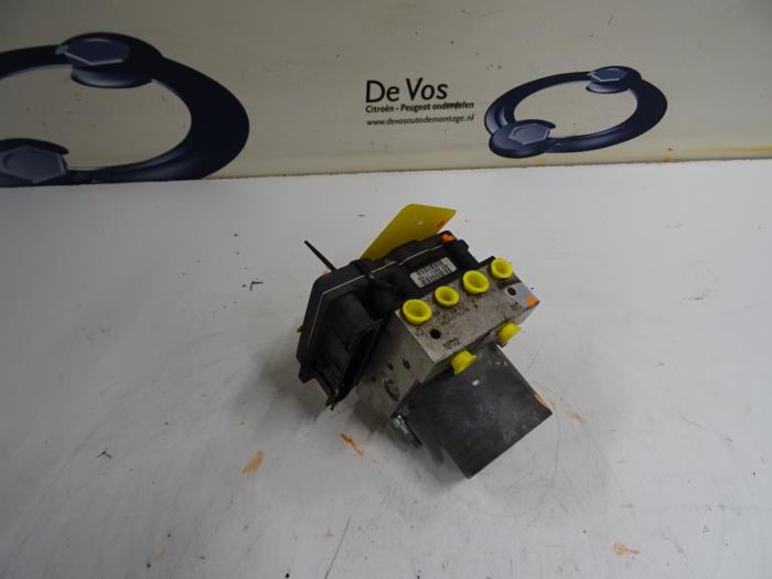 ABS pump Peugeot 307 SW (3H) 1.6 HDiF 110 16V De Vos Autodemontage