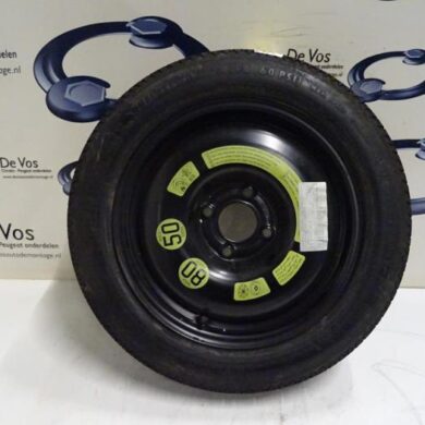 Peugeot 207  Wheel + tyre 2010