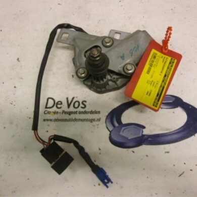 Peugeot 106  Ruitenwissermotor achter 1995