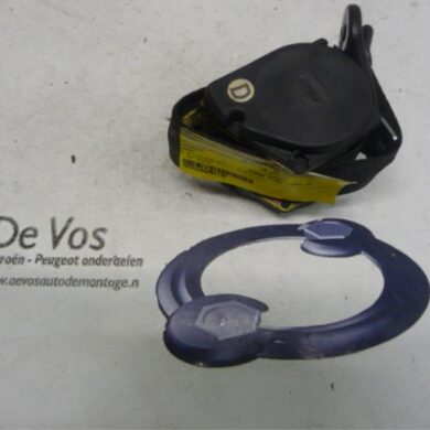 Citroen Saxo 1.4i SX,VSX Rear seatbelt, right 1997 8973AN