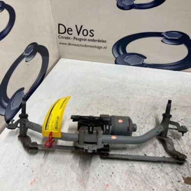 Peugeot 208 1.2 Vti 12V PureTech 82 Front wiper motor 2014 9673222580