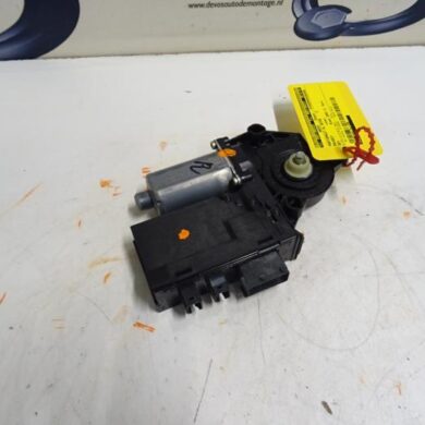 Peugeot 307 2.0 16V Door window motor 2003 9222N1