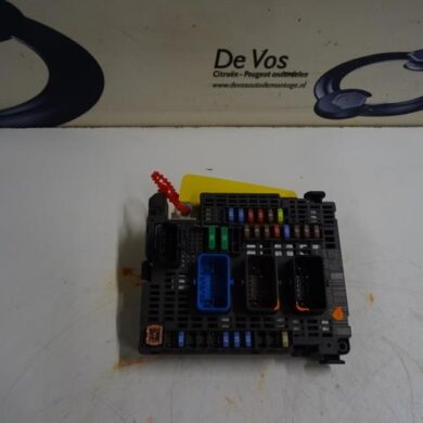 Peugeot 308  Sicherungskasten 2015 9810296080