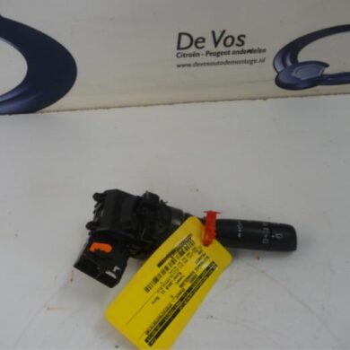 Peugeot 108  Ruitenwis Schakelaar 2015 B000777880