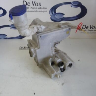 Peugeot 407  Front windscreen washer reservoir 2005 6431E7
