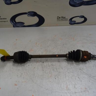 Peugeot 107 1.0 12V Aandrijfas links-voor 1KRFE-CFA 2007 3272JY