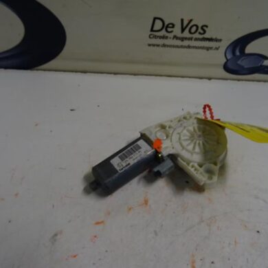 Peugeot 307 1.4 Raammotor Portier 2003 9221K6