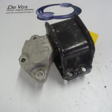 Peugeot 5008  Engine mount 9HD9H05 2013 1807GF