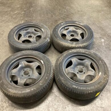 Citroen C3 1.2 12V e-THP PureTech 110 Velgen set + banden 2018