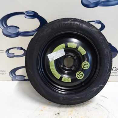 Peugeot 207  Wheel + tyre 2011