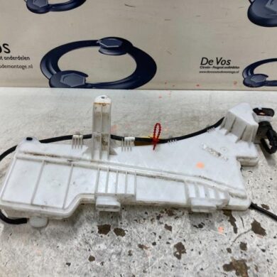 DS Automobiles DS7 Crossback  Ruitensproeiertank voor 2018 9830836980