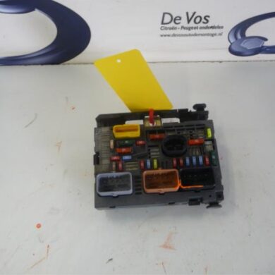 Peugeot RCZ  Sicherungskasten 2011 9807028580