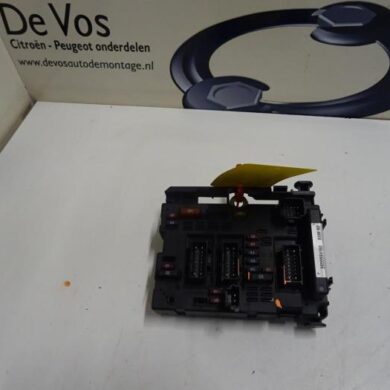 Peugeot 206 1.4 XR,XS,XT,Gentry Fuse box 2004 6500Y1