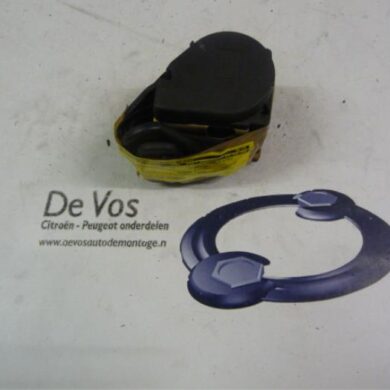 Citroen Xantia 1.9 TD Rear seatbelt, left 1998 8972V2