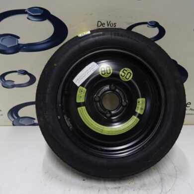 Peugeot 207  Wheel + tyre 2010