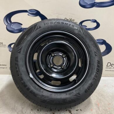 Citroen C3 1.2 12V e-THP PureTech 110 Velg + Band 2017