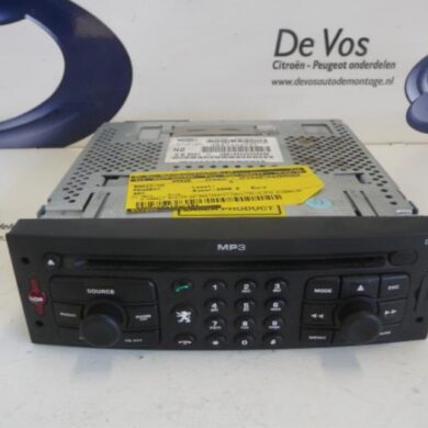 Peugeot 307 1.6 16V Radio CD Speler 2006 657455-657405