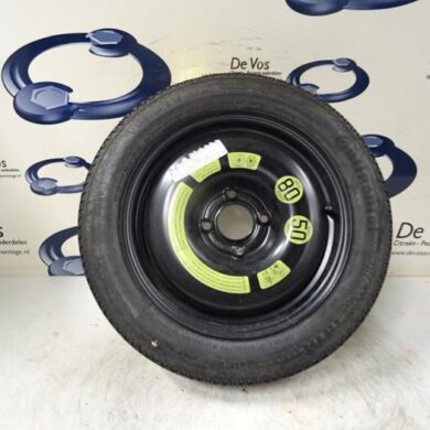Peugeot 207  Wheel + tyre 2010