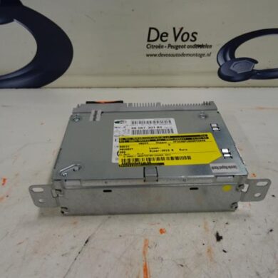 Peugeot 208  Radio 2013 1612111680