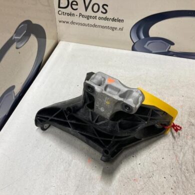 Opel Grandland X  Engine mount 5G06 2021 9820499380