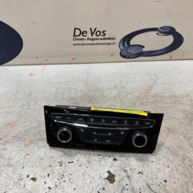 Opel Astra  Radio control panel 2022