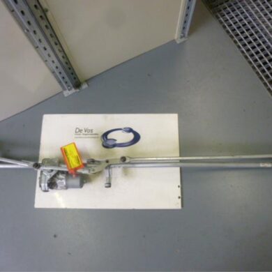 Peugeot 308 1.6 VTI 16V Front wiper motor 2009 6405HY