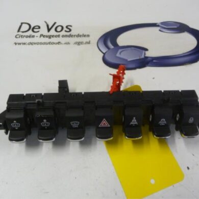 Peugeot 3008  Switch 2010 6490W7