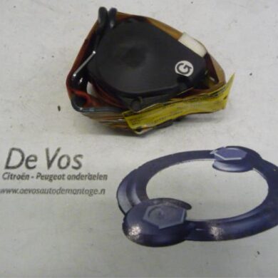Citroen Saxo 1.1i X,SX Rear seatbelt, left 2001 8972EQ