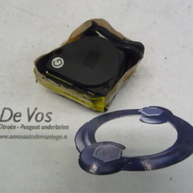 Citroen Saxo 1.6 VTR Rear seatbelt, left 1997 8972EQ