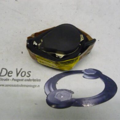 Peugeot 207 1.6 HDiF 16V Rear seatbelt, left 2007 8974VJ-8975W7