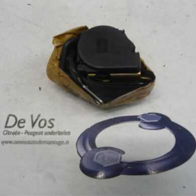 Peugeot 106  Veiligheidsgordel rechts-achter 1998 8972ER