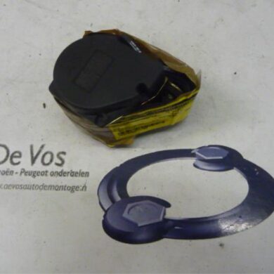 Peugeot 306 1.6 Rear seatbelt, left 1997 8972NY