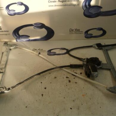 Peugeot 207  Window mechanism 2-door, front left 2010 9221GL