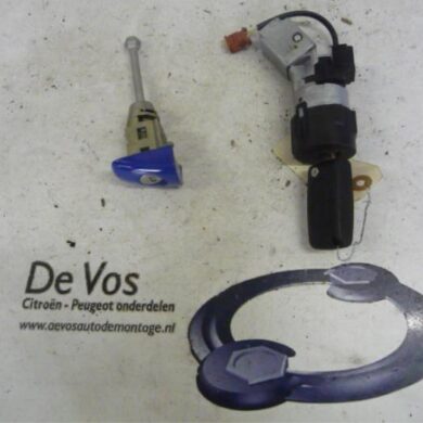 Peugeot 207  Set of cylinder locks (complete) 2006 4162NV