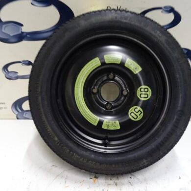 Peugeot 207  Wheel + tyre 2010