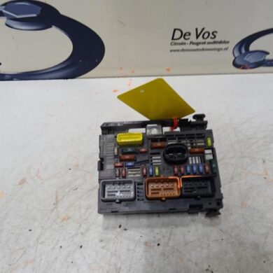 Peugeot 3008  Fuse box 2010 9807028580
