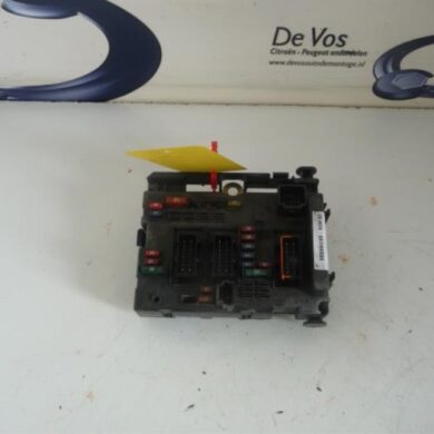 Peugeot 307 2.0 HDi 110 FAP Fuse box 2003 6500Y1
