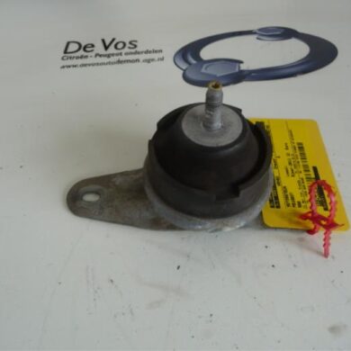 Peugeot 508  Engine mount 9HR9H05 2011 1807Y3