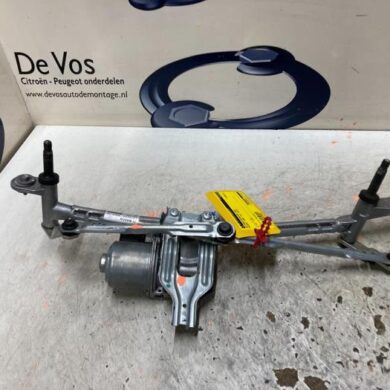 Peugeot 3008 1.6 16V HYbrid 225 Front wiper motor 2019 9824762480