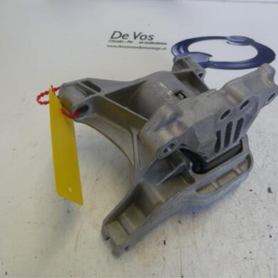 Peugeot 308  Engine mount BHZBH01 2016 9800010180