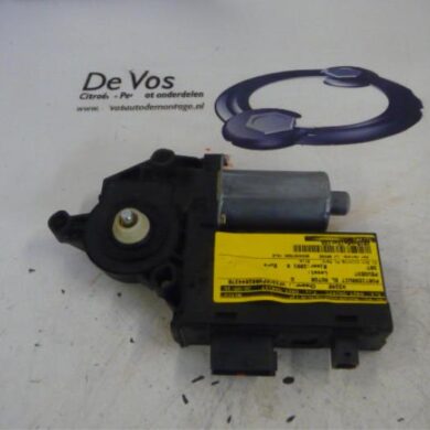 Peugeot 307 1.4 Raammotor Portier 2001 9221N5