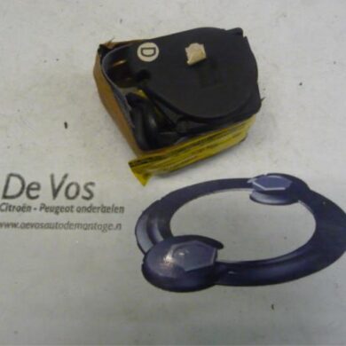 Citroen Saxo 1.5 D Rear seatbelt, right 1997 8973AF