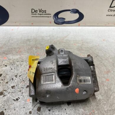 Peugeot 3008 1.6 16V HYbrid 225 Remklauw (Tang) rechts-voor 5G06 2019 1612372380